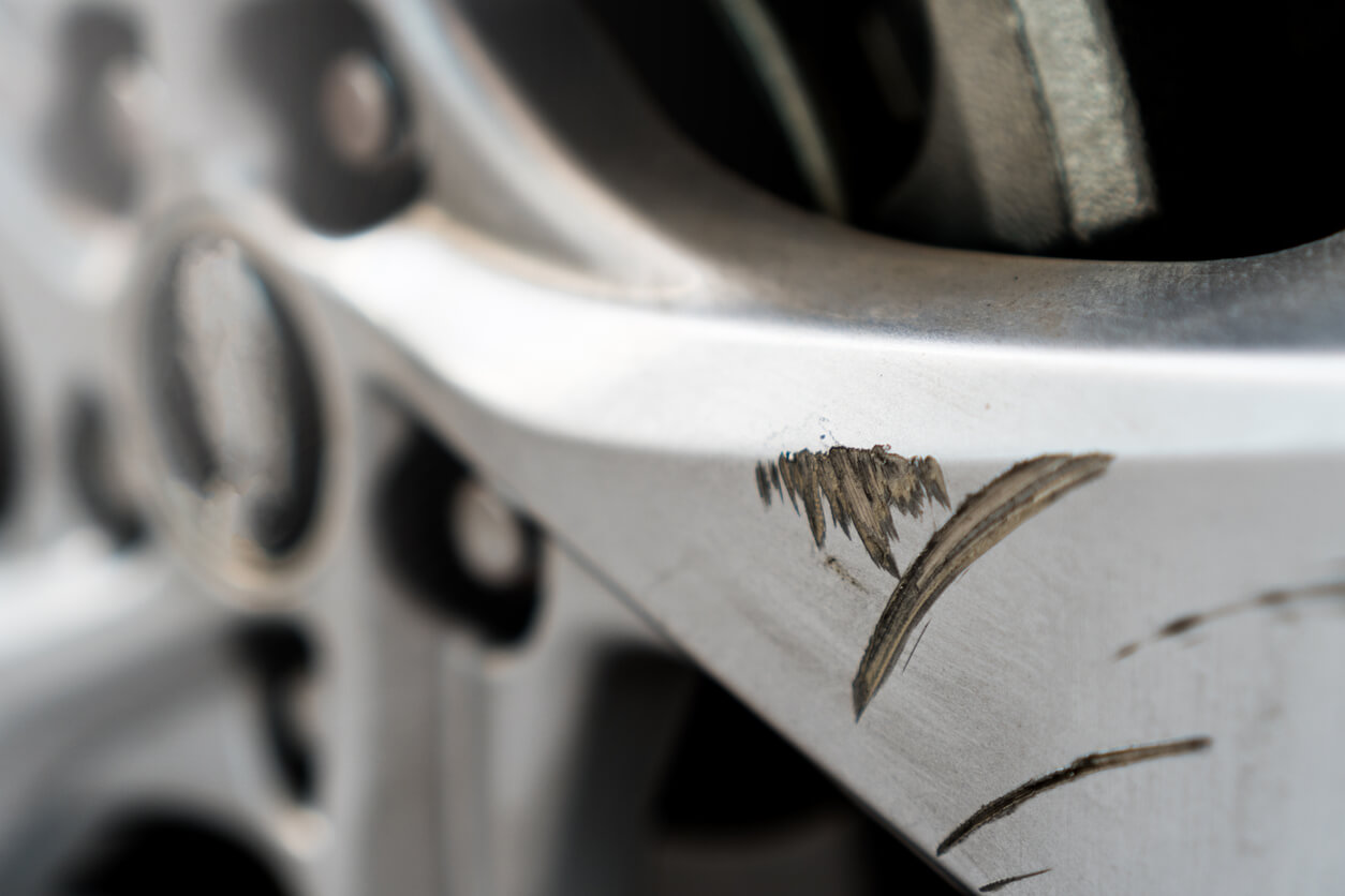 Curb rash on an aluminum alloy wheel